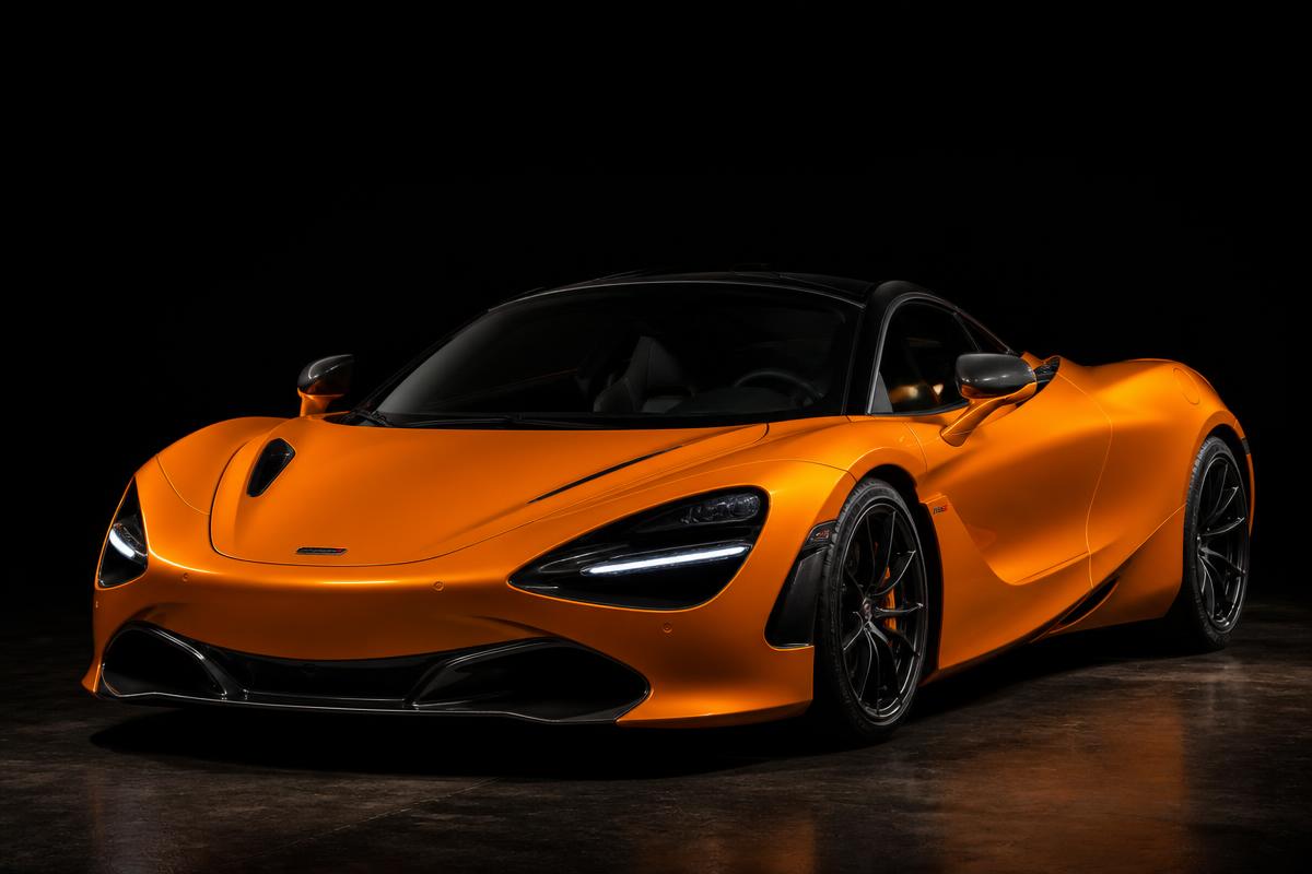 McLaren 720S en location chez KARSCOM à Paris