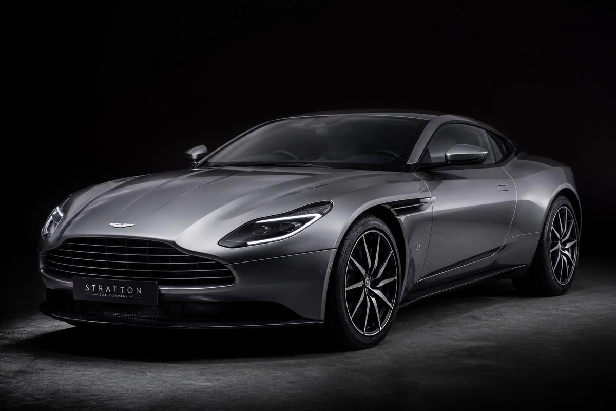 Aston Martin DB11 en location chez KARSCOM à Paris