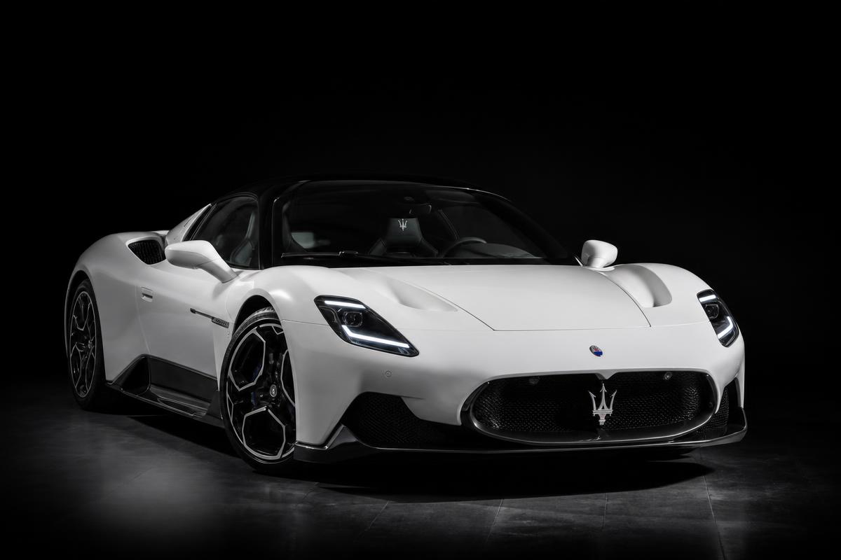 Maserati MC20 en location chez KARSCOM à Paris